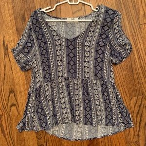 Printed v-neck short sleeve top